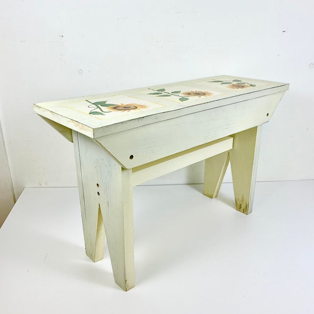1970s Vintage Arts & Crafts Farmhouse Sunflower Folk Art Painted Pine Bench. For Sale - Image 11 of 18