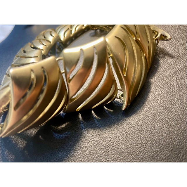 Monet MCM Jewelry Marriage Hollywood Golden Age Matte Gold Collar Necklace and Earrrigs. For Sale - Image 4 of 10