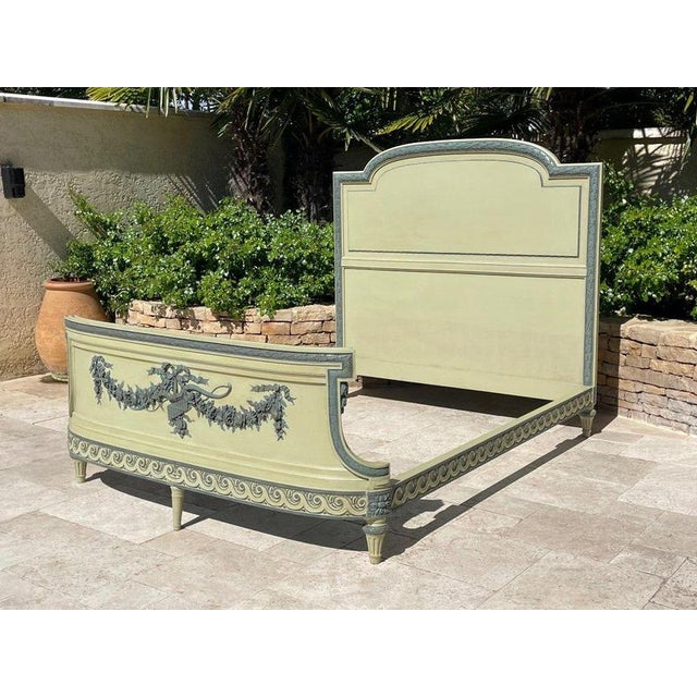 Period: 19th century Style: Louis 16th, Directory Condition: Good condition Material: Painted wood Very beautiful Louis...