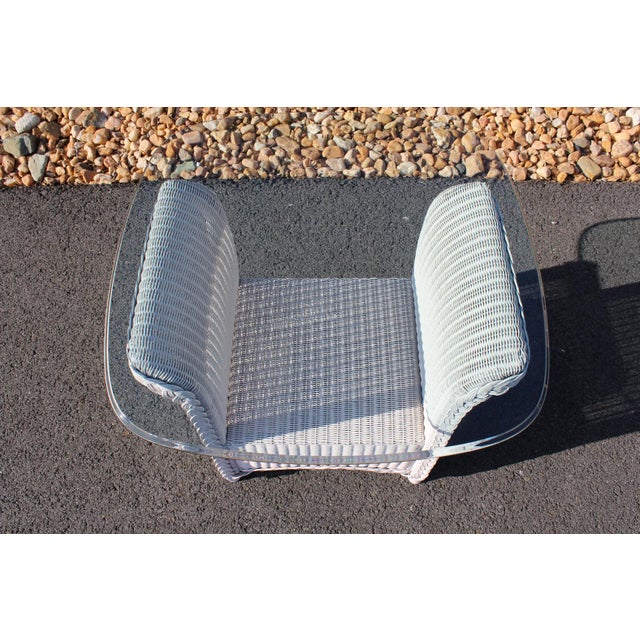 1980s Lloyd Loom Wicker Side Tables With Glass Tops—A Pair For Sale - Image 9 of 18