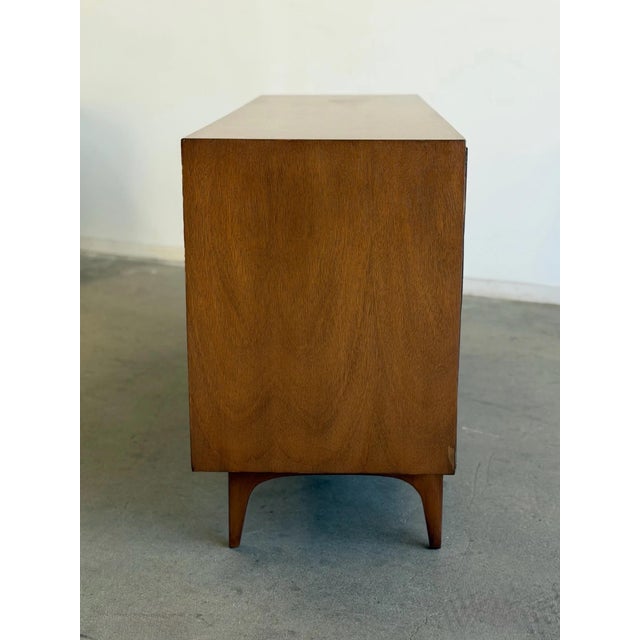 Brown Mid-Century Modern Walnut 12-Drawer Dresser by American of Martinsville For Sale - Image 8 of 12