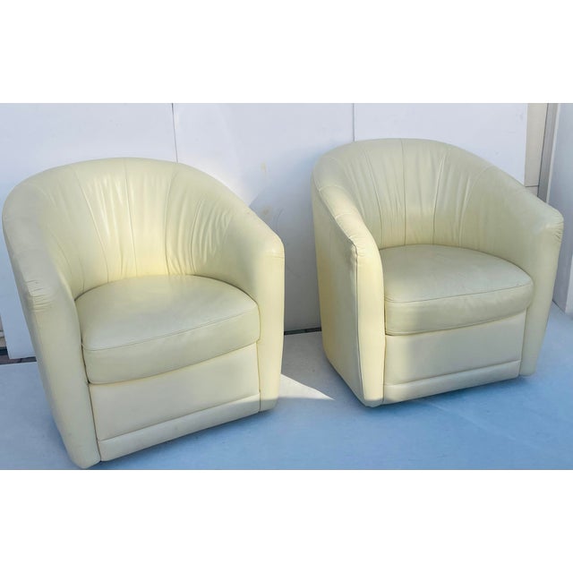 Natuzzi 20 Th. Pair of Italian Natuzzi Leather Barrel Back Swivel Chaits For Sale - Image 4 of 7