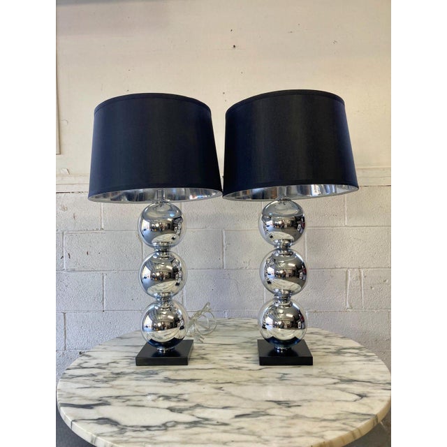Mid-Century Modern Pair of Chrome Ball Table Lamps in the Style of Kovacs For Sale - Image 3 of 9