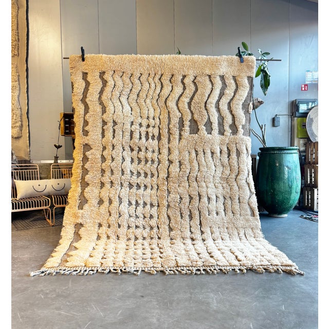 This authentic Moroccan Beni Ouarain rug is handwoven in the Middle Atlas region using traditional techniques passed down...