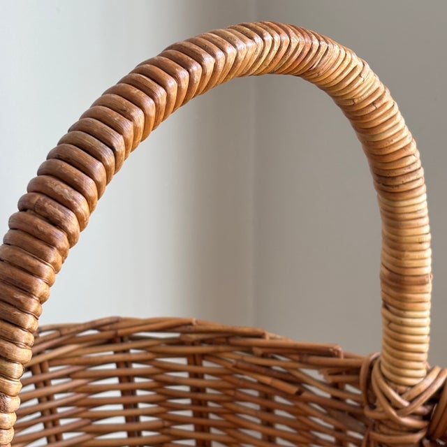 Large French-Style Wicker Picnic Basket For Sale In Baltimore - Image 6 of 15