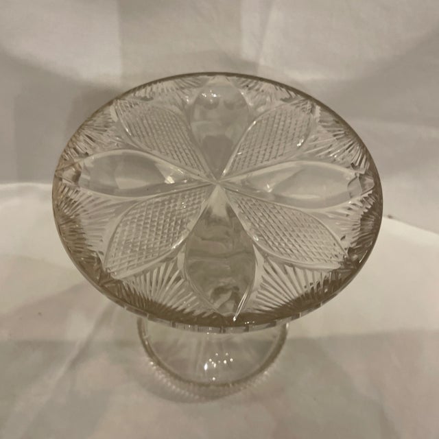 A fine Early 1800s Anglo Irish cut crystal pedestal stand. Perfect as a riser for display