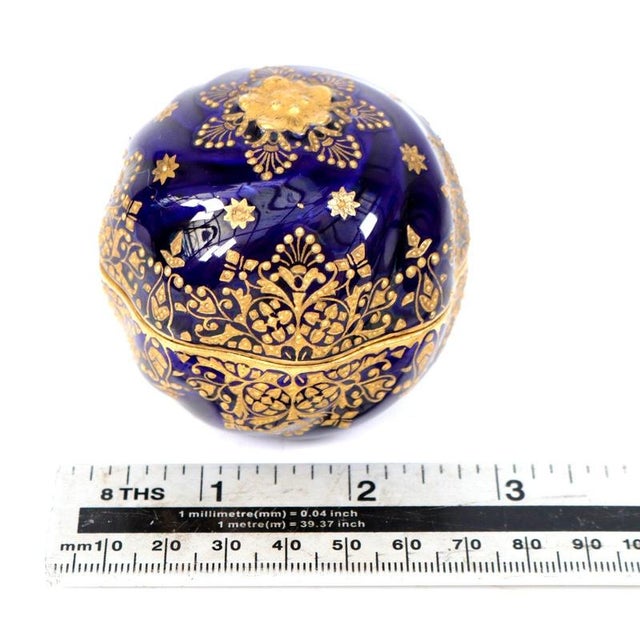 Antique Spherical Cobalt Blue Jewelled Porcelain Trinket Box from Coalport, 1880 For Sale - Image 9 of 11
