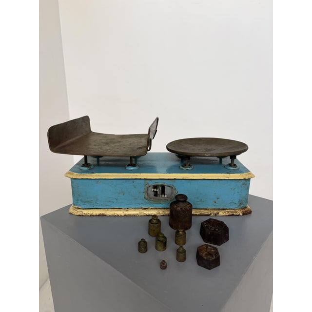 Vintage Art Deco Italian Scale with Brass Pans, 1940, in Good conditions. Designed 1920 to 1949