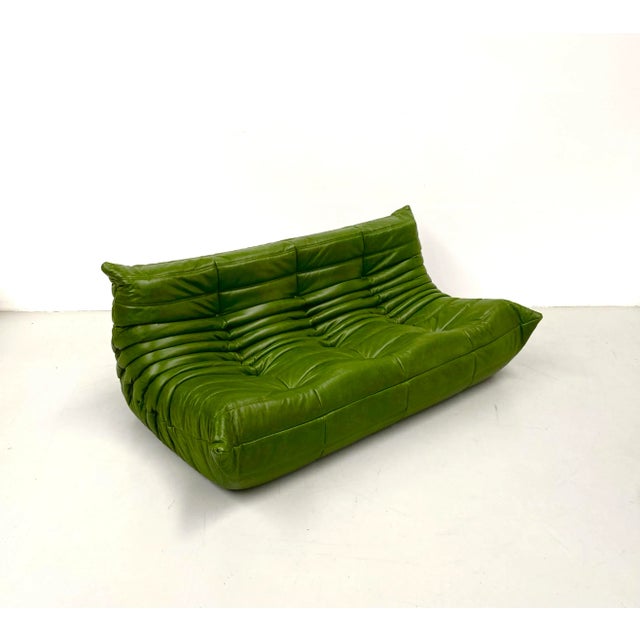 French Three-Seater Togo Sofa in Forest Green Leather attributed to Michel Ducaroy for Ligne Roset For Sale - Image 5 of 11