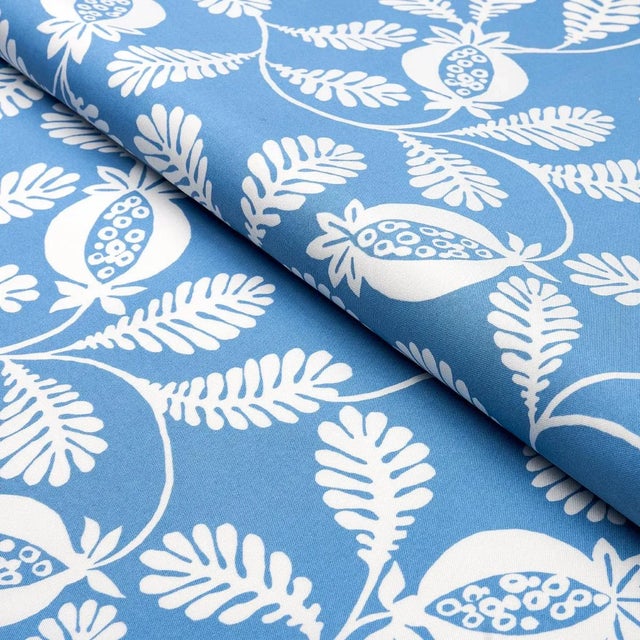 Schumacher Schumacher Lanzadera Vine Indoor/Outdoor Fabric in Ocean For Sale - Image 4 of 4