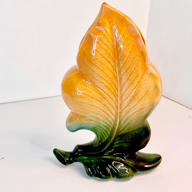 Saffron 1940s Art Deco Americana Hull Pottery Trompe L’Oeil Botanical Saffron Vase. For Sale - Image 8 of 9