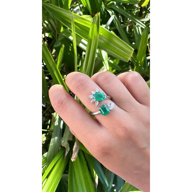 Metal 18k Gold, 2.63 Carats, Natural Zambian Emerald & Rose Cut Diamonds Cocktail Ring, Size 6 For Sale - Image 7 of 10