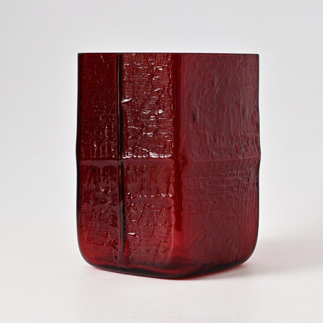 1960s Swedish Red Glass Vase by Christer Sjögren for Lindshammar, 1960s For Sale - Image 5 of 12