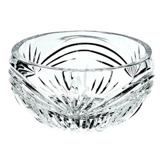 Late 20th Century Marquis by Waterford “Calais” Cut Crystal Bowl With Starburst Base, Signed, 6-Inch For Sale