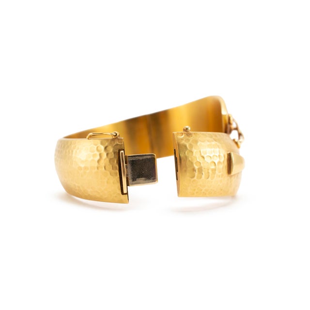 Late 20th Century Vintage 18k Yellow Gold Criss-Cross Hammered Wide Bold Statement Bangle Bracelet For Sale - Image 5 of 8