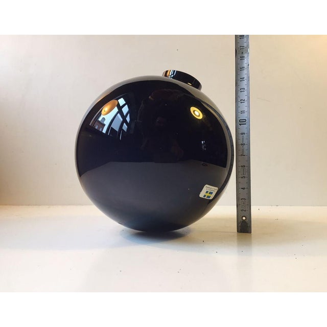 Rocking Spherical Glass Vase by Birgitta Watz for Lindshammar, 1995 For Sale - Image 10 of 12