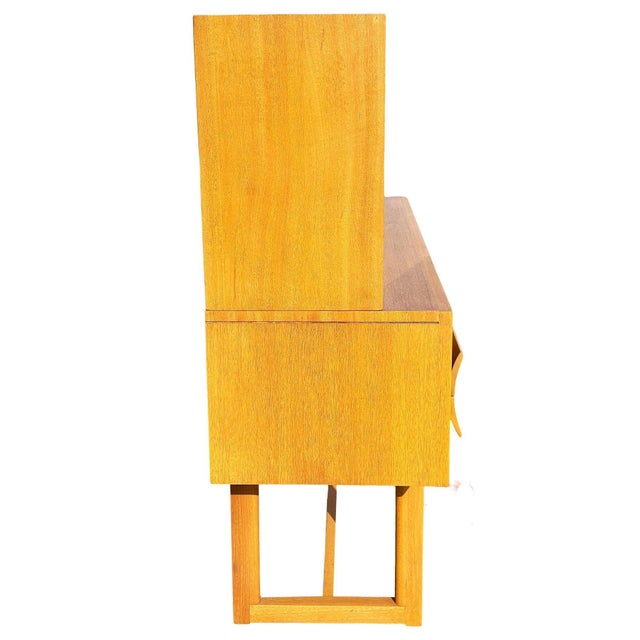 1950s Blonde Birch Buffet W/ China Cabinet by Paul Laszlo for Brown Saltman For Sale In Los Angeles - Image 6 of 8