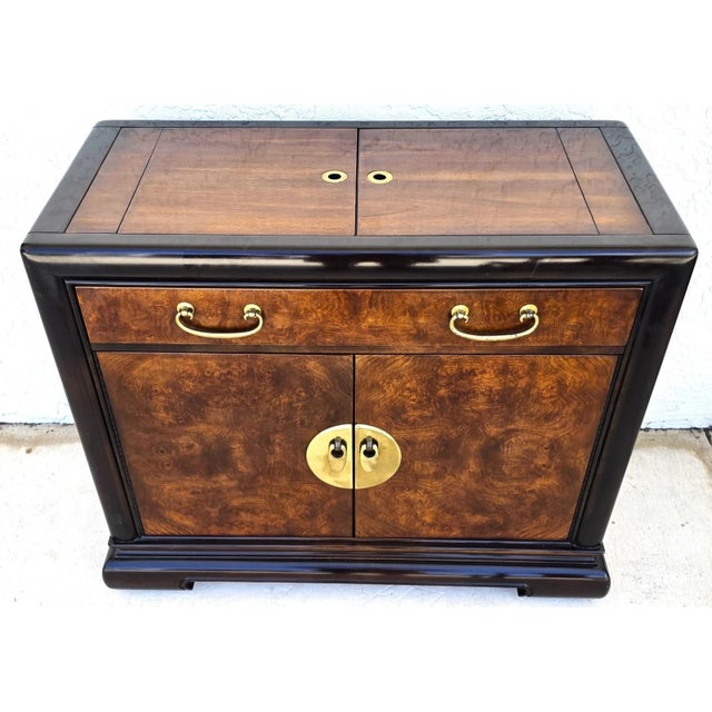 Bernhardt Vintage Bernhardt Chinese Style Rolling Dry Bar Cabinet Buffet Sideboard For Sale - Image 4 of 17