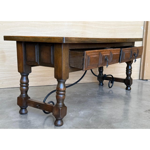 Early 20th Century Spanish rectangular coffee table with turned legs and four drawers For Sale In Miami - Image 6 of 18