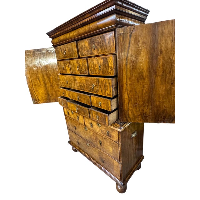 Early 18th century English walnut chest on chest, finely veneered in richly figured walnut with a warm patina. The upper...