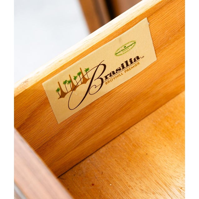 Mid Century Modern Credenza China Cabeint Broyhill Brasilia Display Vintage MCM For Sale In Sacramento - Image 6 of 12