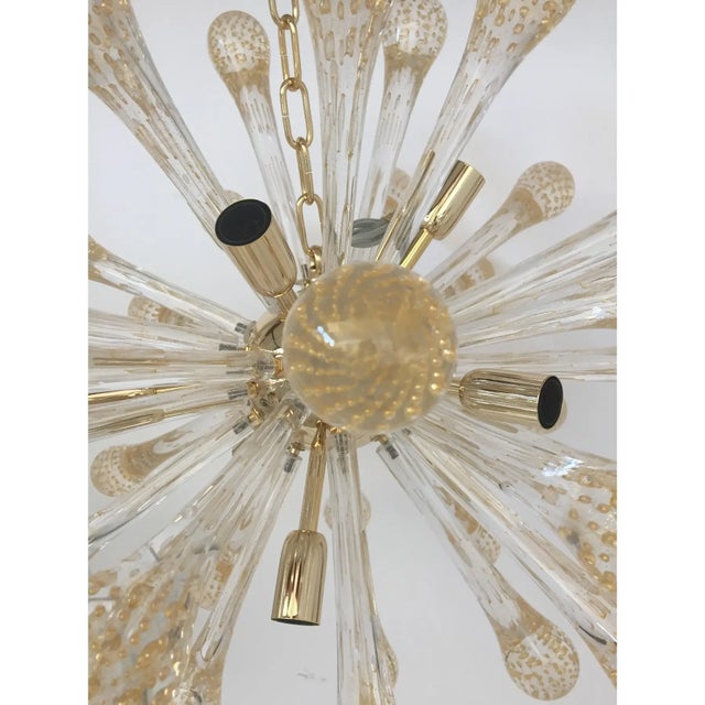 2010s Sputnik Chandelier in Murano Glass With Gold Air Drops and Metal Frame For Sale - Image 5 of 10
