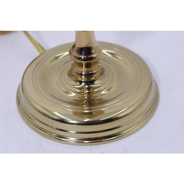 Traditional 1980s Virginia Metalcrafters Colonial Williamsburg Brass Lamp For Sale - Image 3 of 11