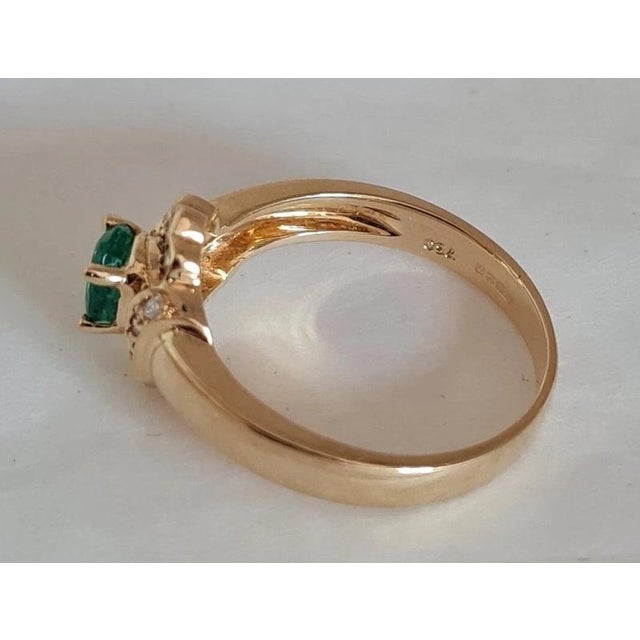 1970s Vintage 18ct Gold Emerald & Diamond Ring, 1970s For Sale - Image 5 of 9