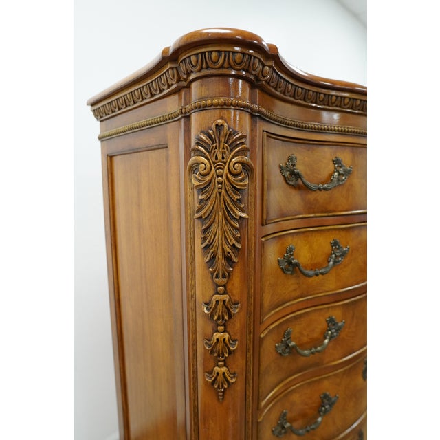 Vintage Traditional Serpentine 6-Drawer Chest For Sale - Image 9 of 18