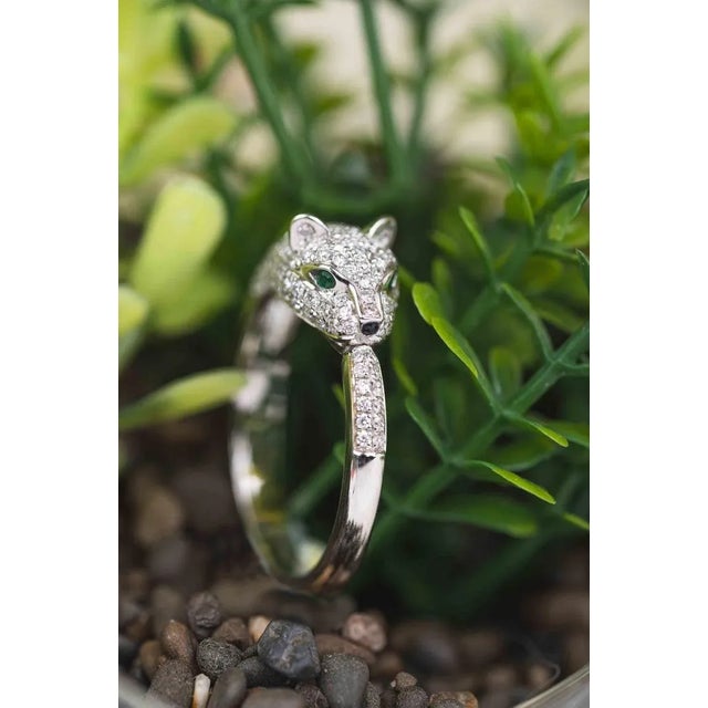 Contemporary 18k White Gold Emerald Sapphire & Diamond Cluster Panther Ring Size 7 For Sale - Image 3 of 16