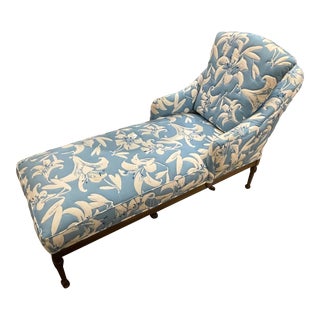 1940s Continental Style Chaise Lounge in Walnut With Tigh Upholstered Seat in Tillet Quilted Lily Pattern For Sale