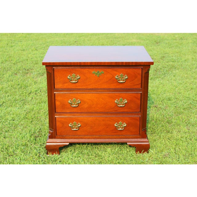 Baker Furniture Chippendale Mahogany Nightstands—A Pair For Sale - Image 15 of 18