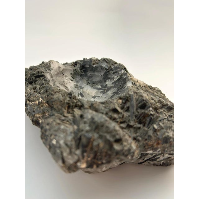 Gemstone Decorative Stone Bowl in Quartz Crystal with Black Tourmaline Inclusions, Brazil, 1960s For Sale - Image 7 of 10