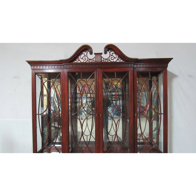Chippendale 1980s Thomasville China Cabinet Breakfront Mahogany Chippendale Palace For Sale - Image 3 of 7