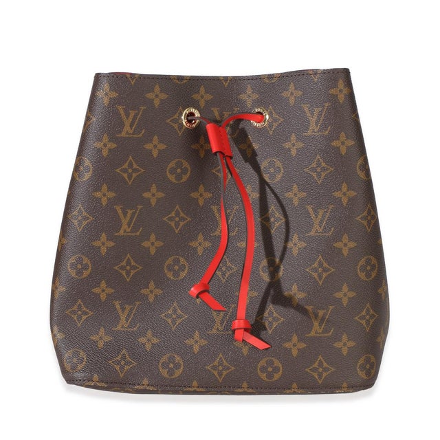 Item #: 154933 Interior Material: Microfiber Size: MM Features Interior: Two gussets. One zip pocket Dimensions: 10.25 x...