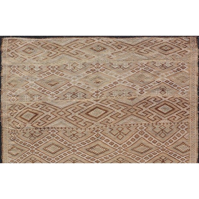 Textile Geometric Pattern Turkish Vintage Flatweave Kilim Rug in Ivory and Brown For Sale - Image 7 of 11