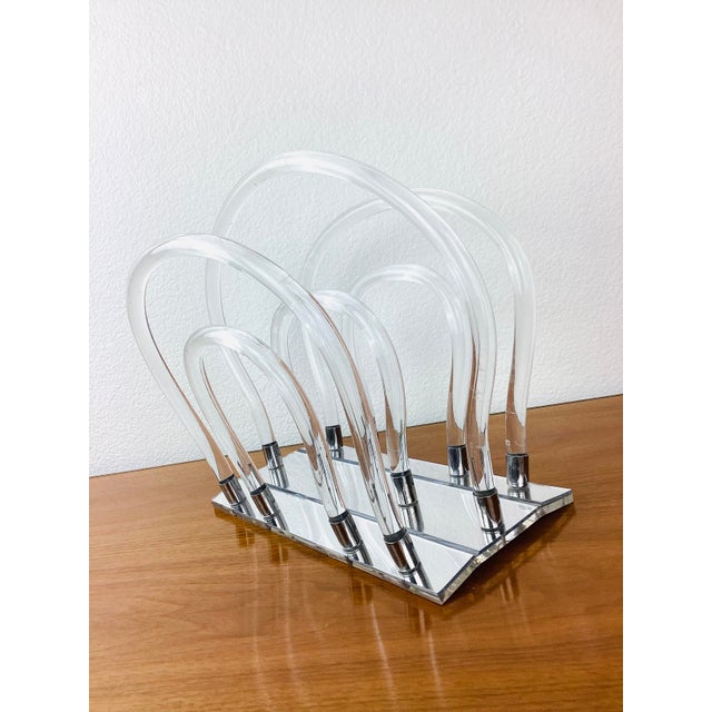 Dorothy Thorpe Vintage Dorothy Thorpe Lucite Magazine Rack / Hollywood Regency Style For Sale - Image 4 of 6