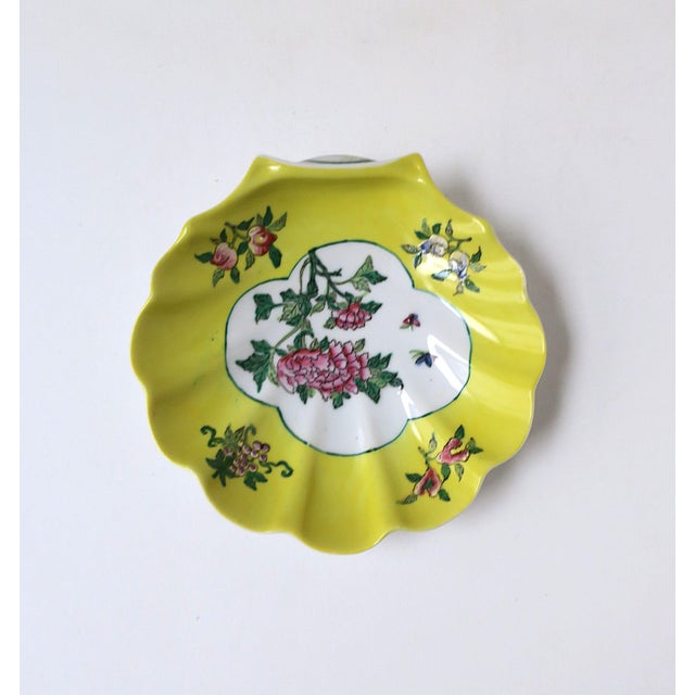 Seashell Porcelain Jewelry or Soap Dish Yellow Scallop Design, Circa Mid-20th Century For Sale In New York - Image 6 of 9