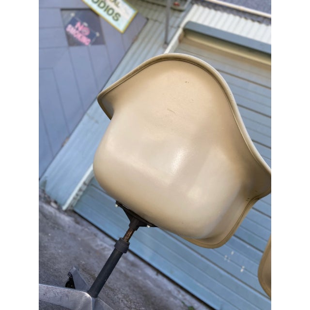 Metal Pair of Herman Miller Shellback Swivel Chairs on Casters For Sale - Image 7 of 13