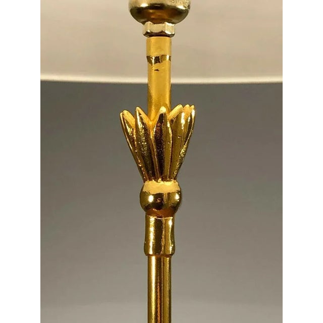 An elegant and sculptural table lamp, post-modernist, Shabby-chic, circular base with stylized leaves topped with a...
