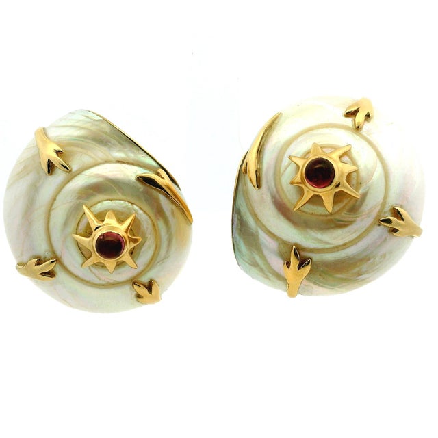 1970s Pair of Maz 14k Gold Carved Conch Shell Earrings With Pink Tourmaline Sunburst Centers, French Backs For Sale - Image 9 of 9