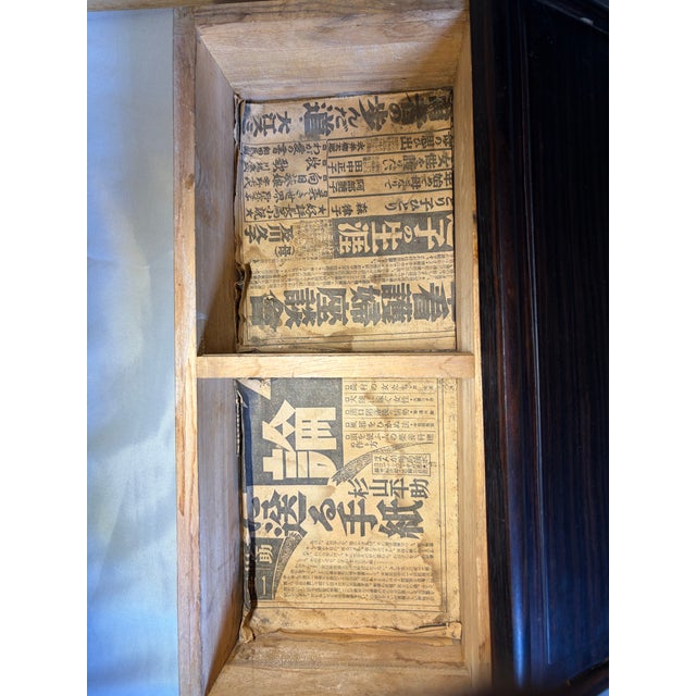 Authentic Taisho / Early Showa Era Japanese Keyaki Wood Naga-Hibachi Tansu With Brazier Set For Sale - Image 10 of 12