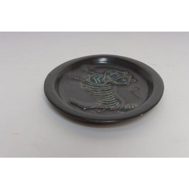 Bennington Potters Vintage Matte Brown Ceramic "Tiger" Plaque by David Gil for Bennington Potters For Sale - Image 4 of 13