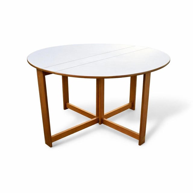 A beautifully designed mid-century folding table by Habitat, combining clean modernist lines with clever, space-saving...