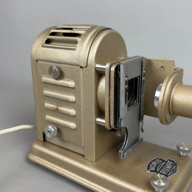 Noris Trumpf Slide Projector with Working Case For Sale - Image 9 of 17