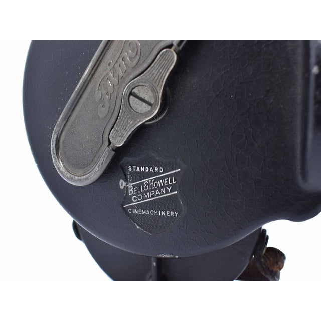 1920s Early 20th Century Bell & Howell Filmo 70 16mm Heavy Duty Movie Camera For Sale - Image 5 of 9