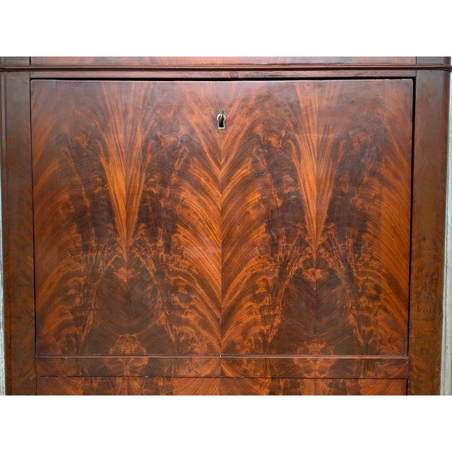 19th Century Classical Charles X Burled Mahogany Secretaire a Abattant For Sale - Image 11 of 16