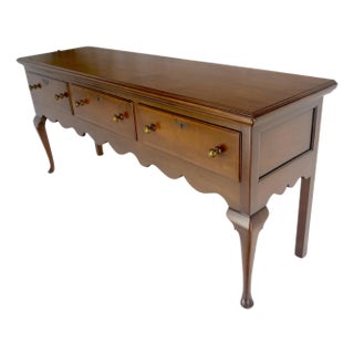 Kittinger Williamsburg Restoration 3 Drawers Queen An Walnut Sideboard MINT For Sale
