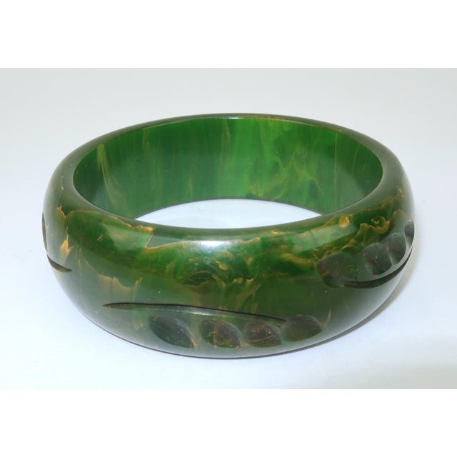 Mid-Century Modern Bakelite Style 1940's Carved Bangle Bracelets, Set of 3 For Sale - Image 3 of 11