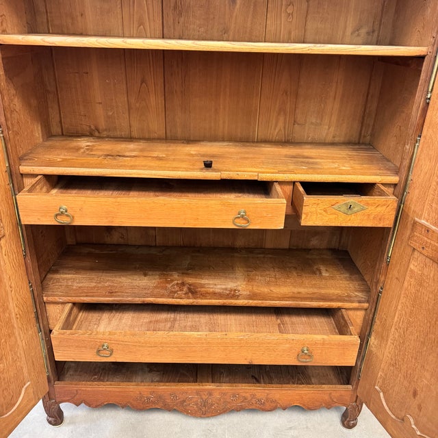 Large French Provençal Country Wardrobe in Carved Oak, 17th Century For Sale - Image 11 of 18